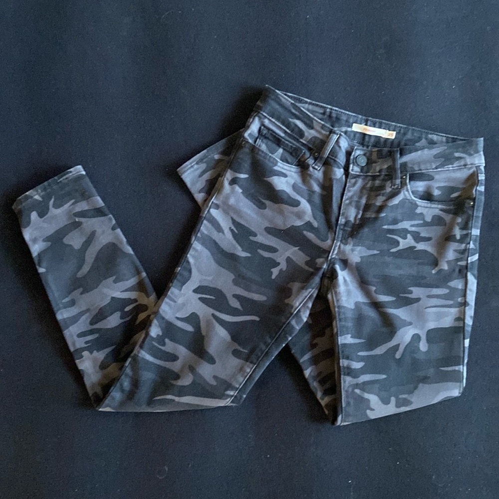 Levi's Black Camo 711 Skinny Jeans Size 25